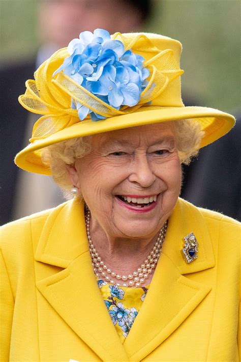 The 70 Best Royal Hat Moments of All Time | Reine elizabeth, Reine d ...