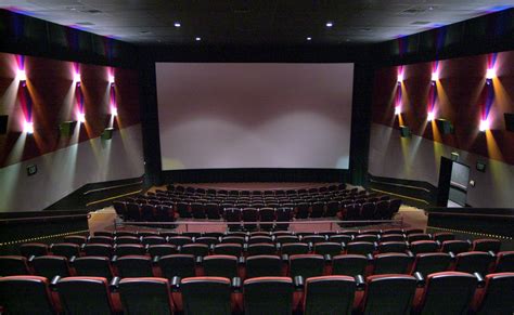 AMC's new seating price arrangement draws outrage: 'Nobody wants to go back anyway!' | Fox News