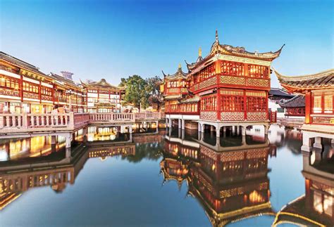 A Visitor's Guide to Yuyuan Garden and Bazaar