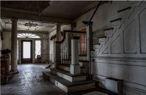 Why was this stunning Florida mansion abandoned? - Oliver Reports Massachusetts