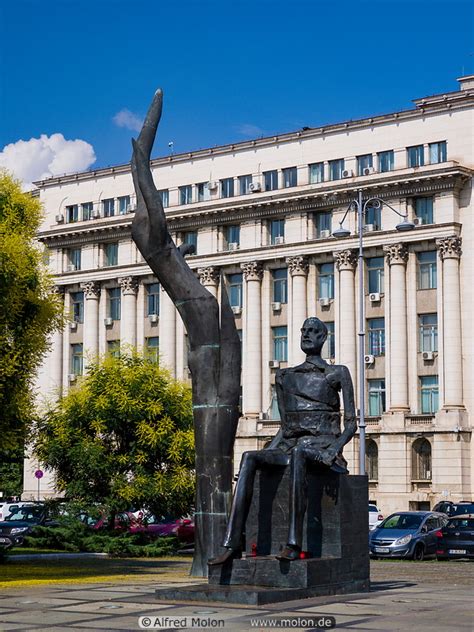 Photo of Iuliu Maniu statue. Bucharest, Romania