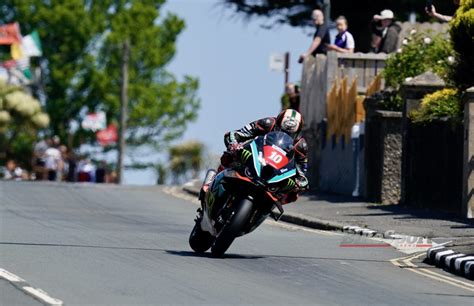 Peter Hickman hits 136mph as he obliterates TT lap record in SSTK TT ...