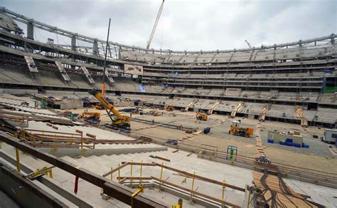 Rams rookies take L.A. stadium tour after signing their contracts ...