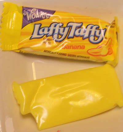 Richard Reviews Everything : Wonka Laffy Taffy Banana