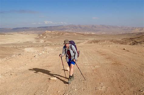 Arriba 100+ imagen desert hiking outfit - Abzlocal.mx