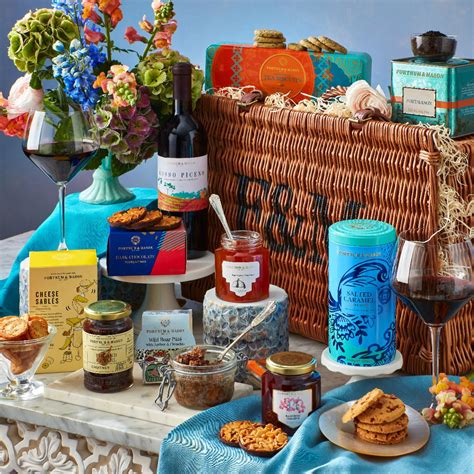 FORTNUM AND MASON The Fortmason Hamper - Competition Fox