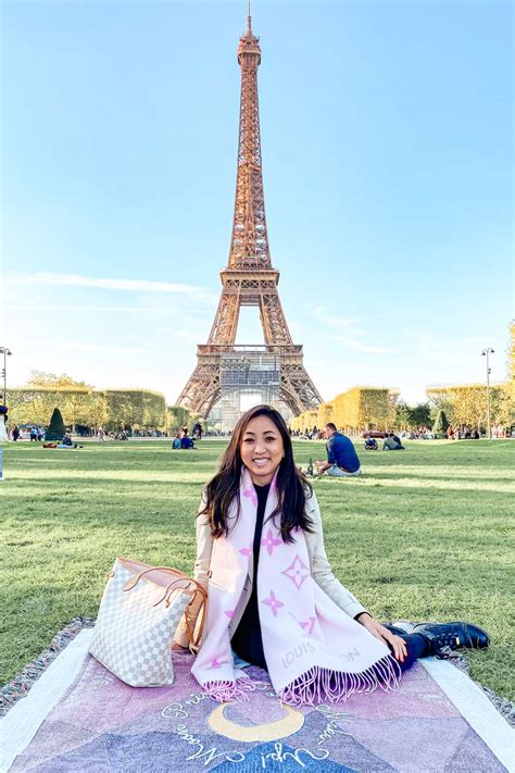 How to Plan the Perfect Picnic in Front of the Eiffel Tower - The ...