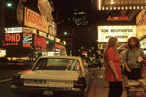 New York City 1971 - Times Square night - Flashbak