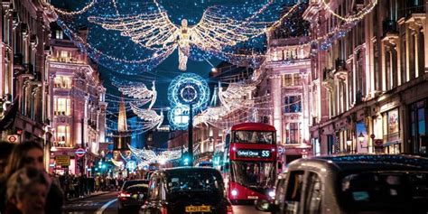 🎄London Christmas lights tour on a vintage open-top bus