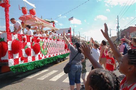 Parade — Ponchatoula Strawberry Festival | April 11-13, 2025