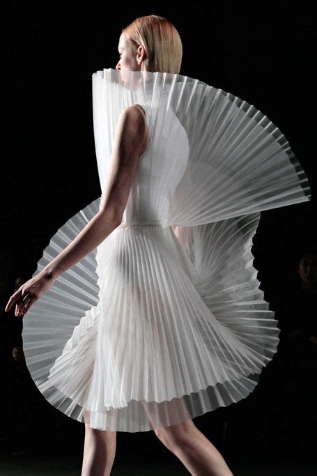 17 Best images about Futuristic Fashion on Pinterest | Only yesterday ...