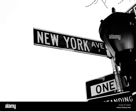 New York Avenue Street Sign Black & White Stock Photo - Alamy