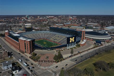 Michigan Football: To play with or without fans inside the stadiums ...