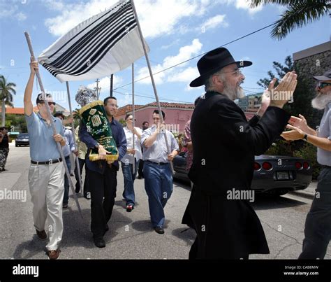 052304 FEA Chabad-staff photo by Shannon O'Brien Boca Raton--Rabbi Ruvi ...