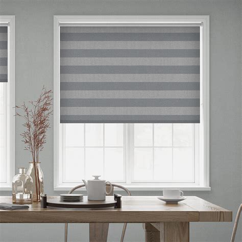 Get a variety of colors, fabrics, and styles in roller blinds! - infinity-space