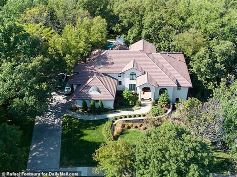 Travis Kelce 'buys $6M mansion for privacy' amid Taylor Swift romance ...