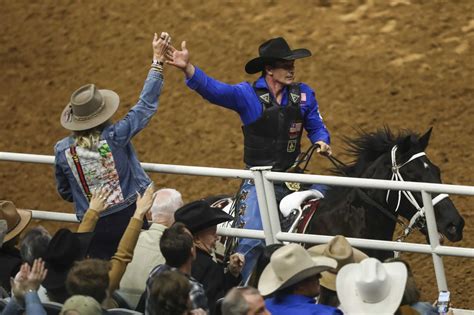 Tall in the saddle: Stetson Wright wins saddle bronc competition at San Antonio Stock Show & Rodeo