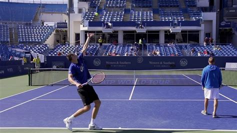 John Isner Serve In Super Slow Motion - 2013 Cincinnati Open - YouTube