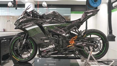 Kawasaki Ninja ZX-25R Gets A Carbon Fibre Makeover