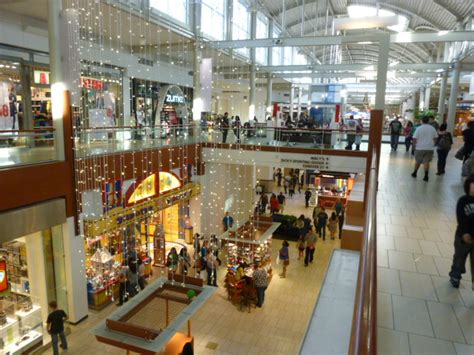 Mall crawling: It’s looking a little more like Christmas at the ...