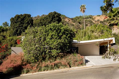 Jason Statham lists his Los Angeles midcentury home - The Spaces