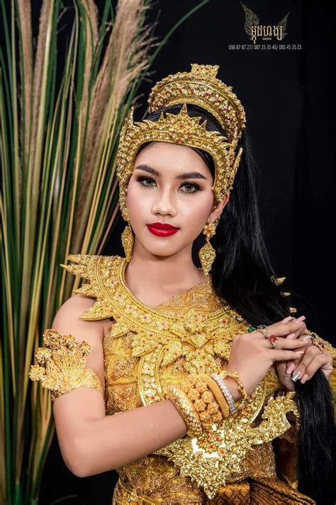 🇰🇭 Beautiful Cambodian women in ancient costume 🇰🇭 Cambodia traditional ...