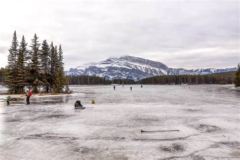 Ice skating in Banff National Park (+video)