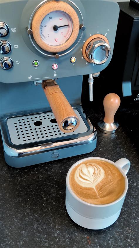 Latte art on my £100 machine with oat milk? : r/espresso