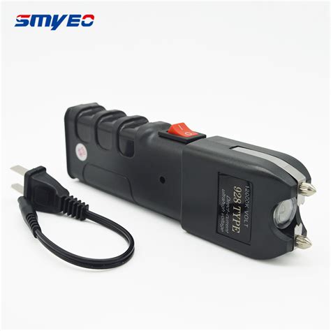 China Rechargeable Self Defense Flashlight Stun Gun with Electric Shock 928 - China Stun Gun ...