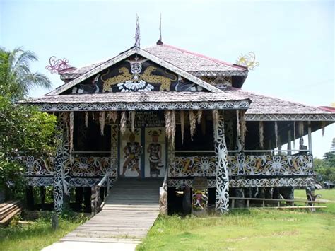 Ini 5 Rumah Adat di Kalimantan Timur, Arsitektur Dayak & Melayu ...