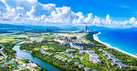 Haitang Bay is known as the “National Coast”. It is far from the hustle and bustle of the city ...