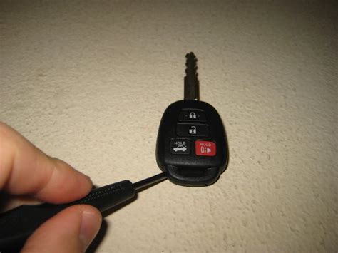 2012-2016-Toyota-Camry-Key-Fob-Battery-Replacement-Guide-003