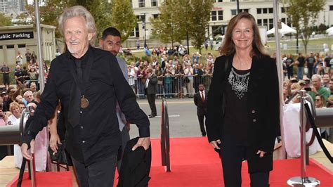 Who Is Kris Kristofferson's Wife, Lisa Meyers, & What Is Their ...