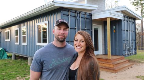 Couple Builds SHIPPING CONTAINER HOME With No Experience - Patabook ...