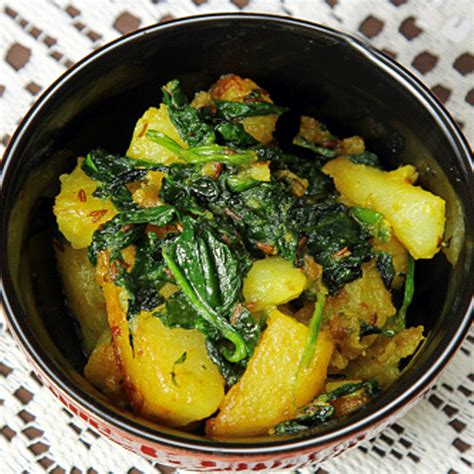 Aloo Palak Recipe: How to Make Aloo Palak