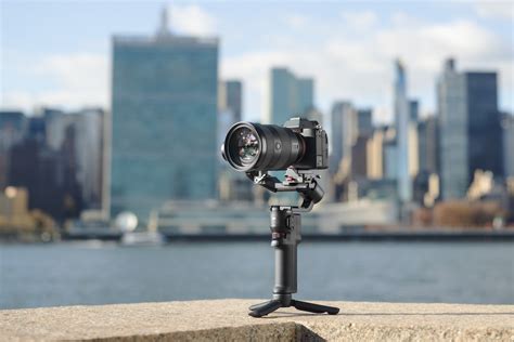 DJI Treats Mirrorless Camera Owners To New Travel Stabilizer DJI RS 3 ...