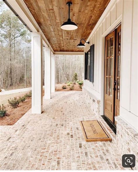 Country Farmhouse Columns on Front Porch - Soul & Lane