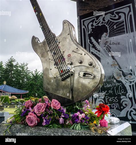 Jimi hendrix guitar hi-res stock photography and images - Alamy