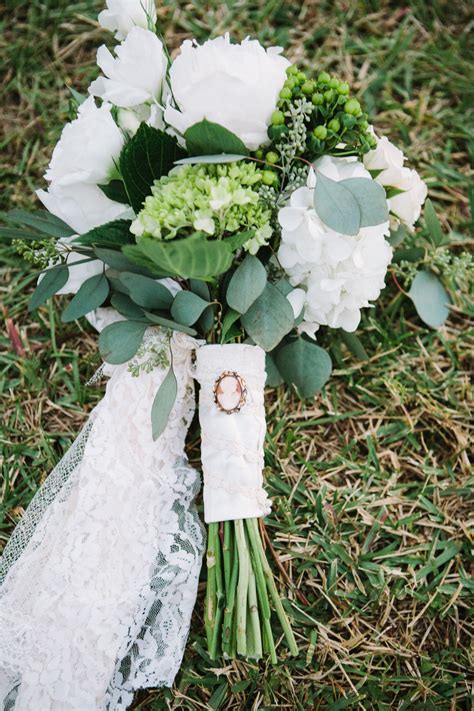 Green and White Bouquet - Elizabeth Anne Designs: The Wedding Blog