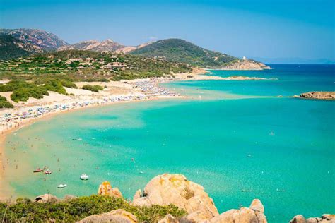 Chia in Sardegna: le spiagge più belle della Baia - Fidelity Viaggi