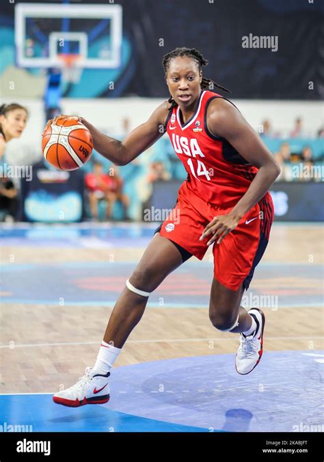 Tina charles basketball player hi-res stock photography and images - Alamy