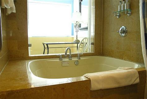 Hotel Rooms with Jacuzzi® Suites & Hot Tubs - Excellent Romantic Vacations