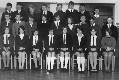 Beddau Bryn Celynnog circa 1968 1969e | School Photograph | Topsin ...