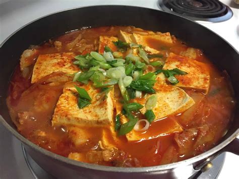 Kimchi stew (Kimchi-jjigae) recipe - Maangchi.com