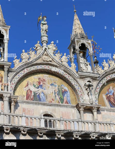 Details of the mosaics in the facade of Basilica of Saint Mark in Venice Stock Photo - Alamy