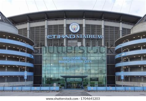 12 Manchester United Football Stadium External Images, Stock Photos, 3D ...