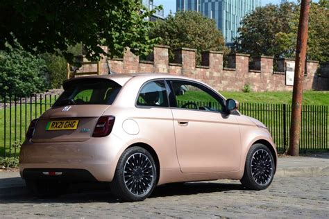 FIAT 500 ELECTRIC REVIEW - GreenCarGuide.co.uk