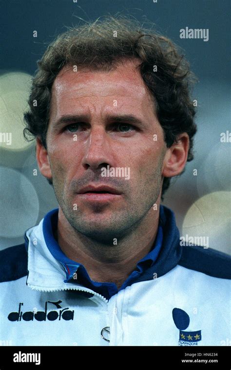 FRANCO BARESI ITALY & AC MILAN 14 October 1993 Stock Photo - Alamy