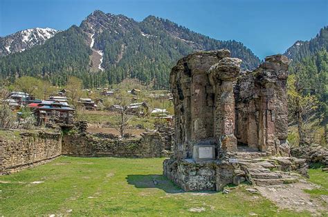 Jammu and Kashmir: Diwali lights lighten up Sharda Devi Temple at ...