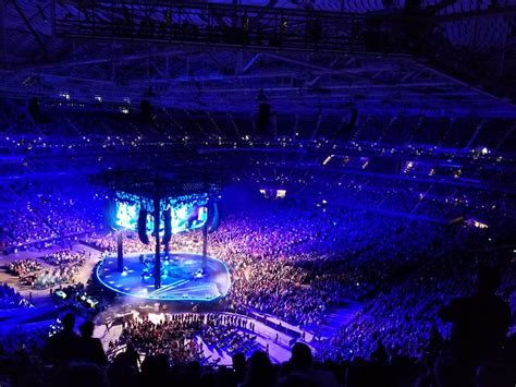 Garth Brooks Stadium Tour Concert - The Dome at America's Center - St ...